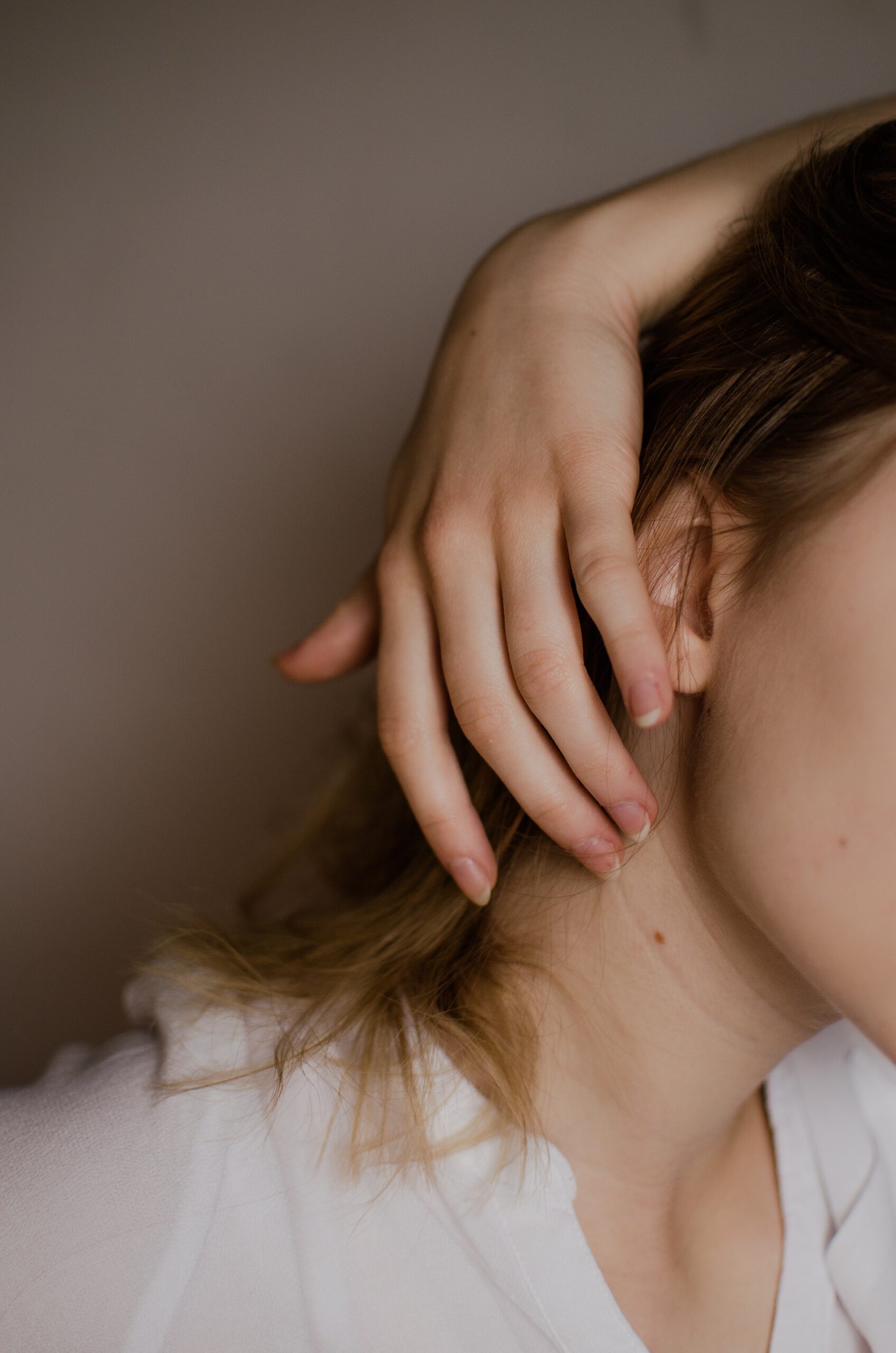Lunares en cuello de mujer